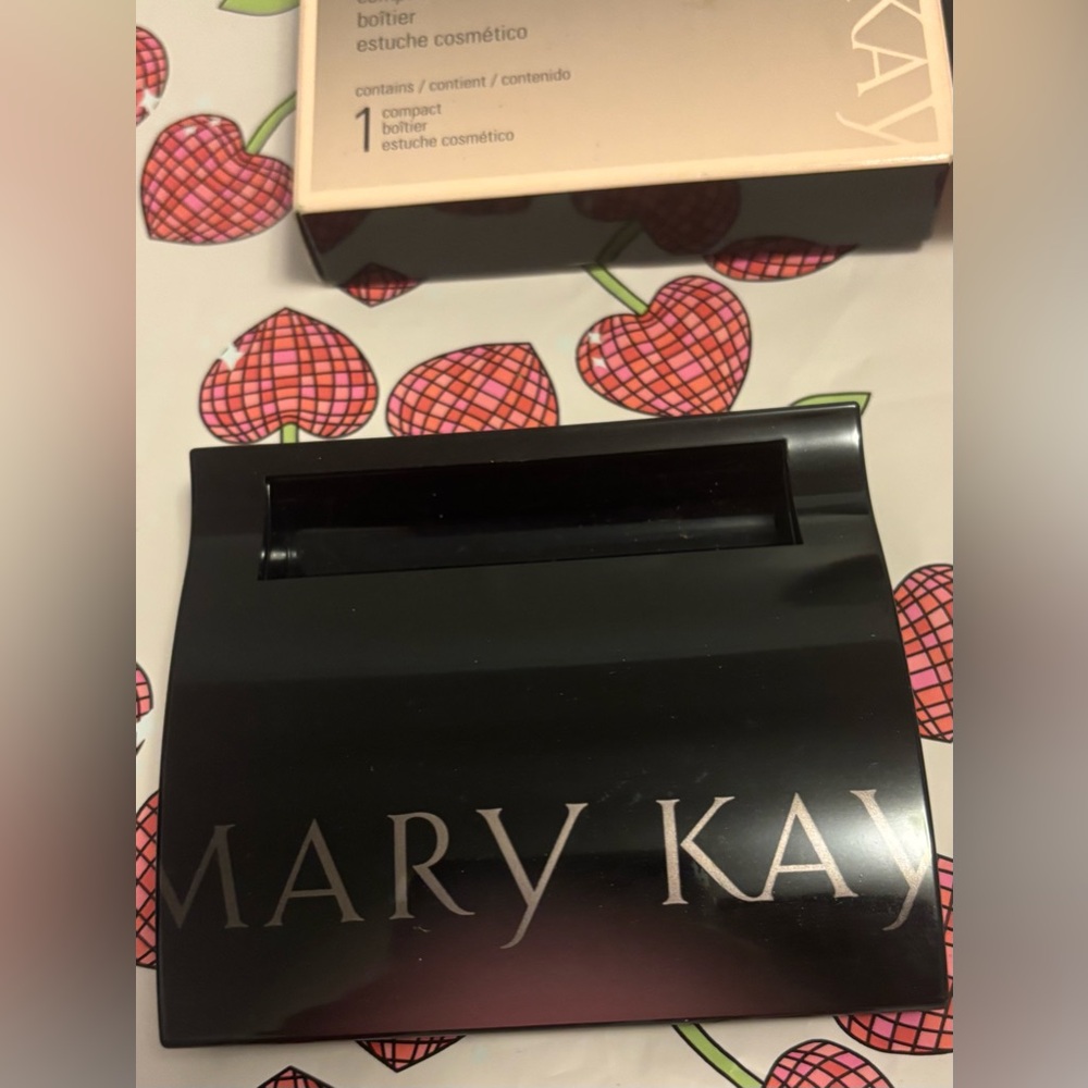 Mary Kay compact